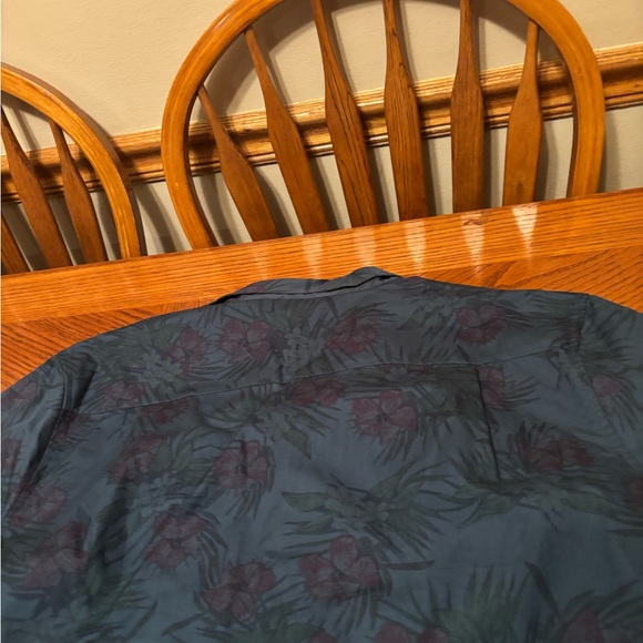 Men's Floral Patterned Button Down Shirt - Picture 9 of 11